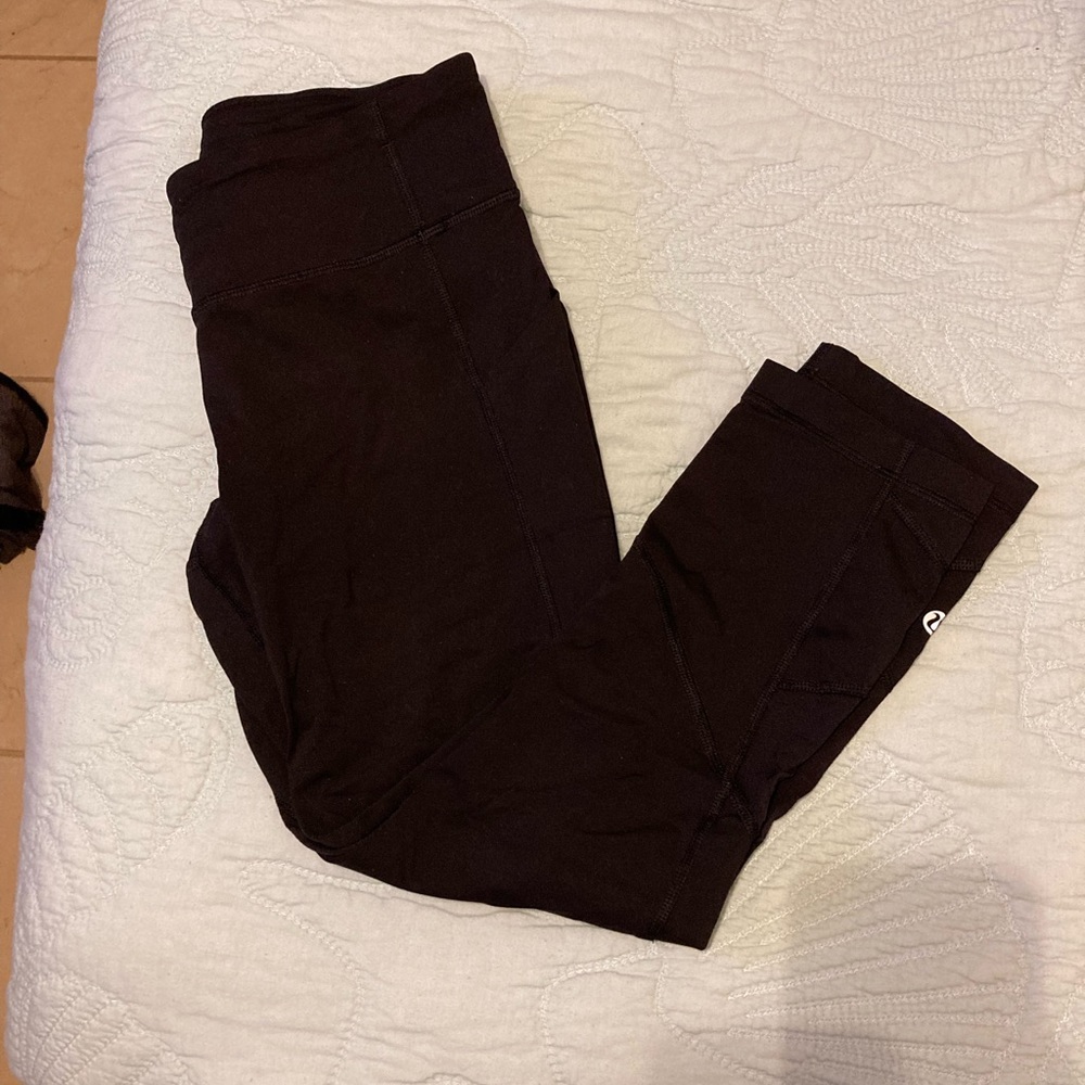 Like new Lululemon capri pet and smoke free